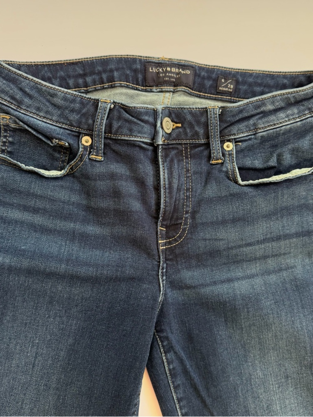 Woman’s Lucky Brand 🍀Denim Jeans Low Rise Skinny Size 6/28 R - Picture 2 of 12